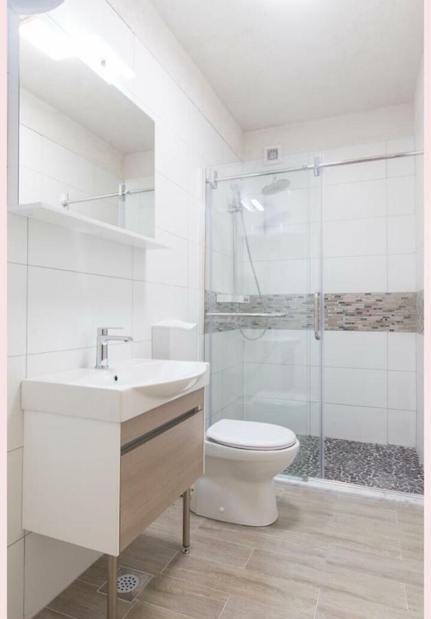 Alena Luxury Apartment With Jacuzzi Split Exterior photo