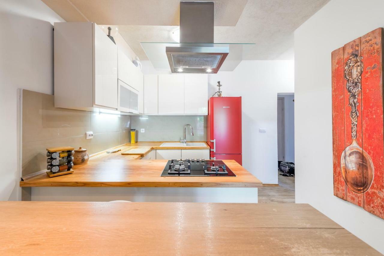 Alena Luxury Apartment With Jacuzzi Split Exterior photo